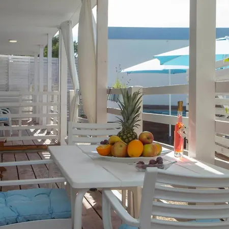 Beachfront Mobile Homes Village בקתה *