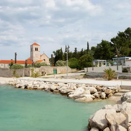 Beachfront Mobile Homes Village Brvnara *